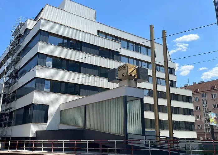 Post 120 Suites